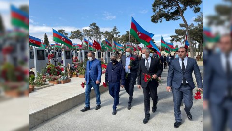 Binəqədi icra başçısı Anım Günü tədbirində - FOTOLAR