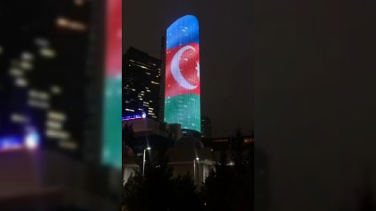 Bayrağımız Nur-Sultanın ən hündür binalarından birində - FOTO