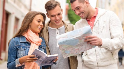 Daha bir ölkə turistlər üçün sərhədlərini açır