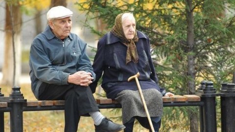 Avqustda qadın pensiyaçılar kişilərdən çox olub