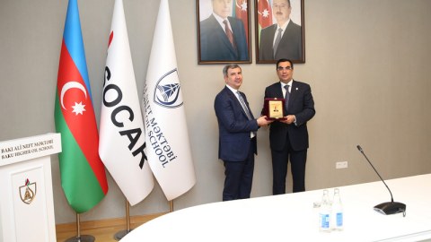 İraqlı nazir Bakı Ali Neft Məktəbində - FOTO