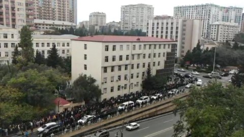 Dillər Universitetində də vaksin tələbi SIXLIQ YARATDI