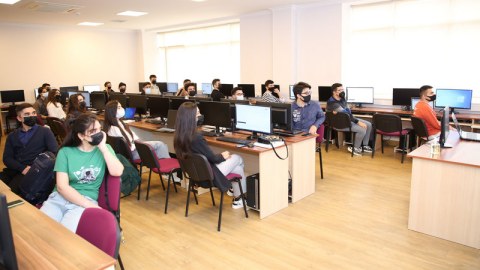 Bakı Ali Neft Məktəbində ilk dərs günü - FOTOLAR