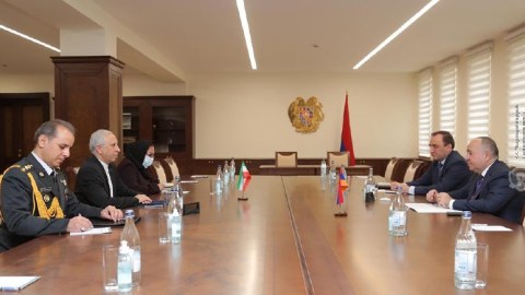 Ermənistanın müdafiə naziri İranı TƏRİFLƏDİ