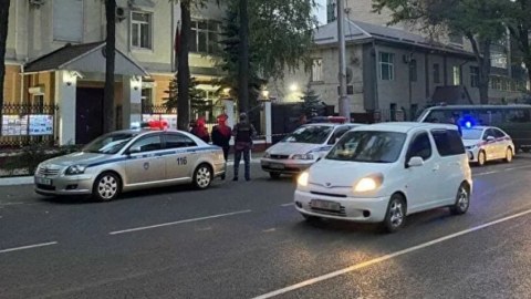 Belarus səfirliyinin binası mühasirəyə alındı