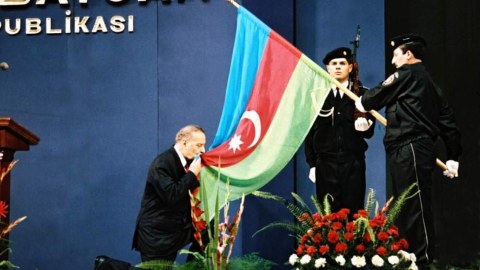 3 oktyabr Azərbaycanın etibarlı təməlinin qoyulduğu gündür - Deputat
