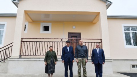 İlham Əliyev evi dağılmış sakinə sual verdi: “Nə ilə dolanırsınız?”