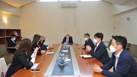 Rektor İnha Universitetinin nümayəndələri ilə görüşüb