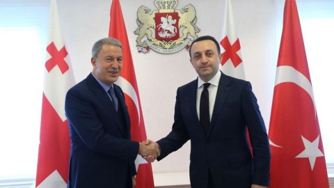 Qaribaşvili Hulusi Akarla görüşdü
