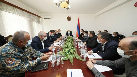 Ermənistanda QARŞIDURMA - Müdafiə naziri Milli Təhlükəsizlik Xidmətinin direktoru ilə TOQQUŞUR