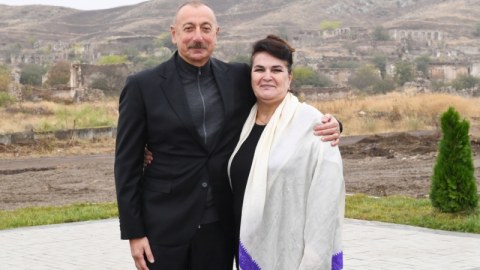 “Dəmir yumruq”u öpmək istəyən xanəndə Modern.az-a DANIŞDI   