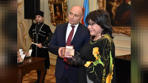 Flora Kərimovaya “Şərəf” ordeni təqdim olundu