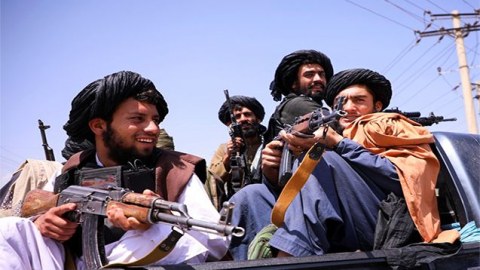 "Taliban" iki nəfəri edam etdi