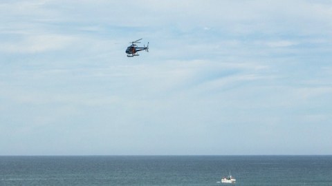 Helikopter okeana düşdü - Pilotdan xəbər yoxdur