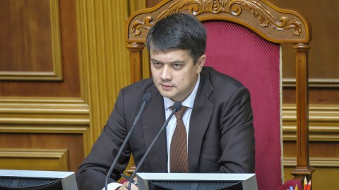 Deputatlar spikeri istefaya göndərdi