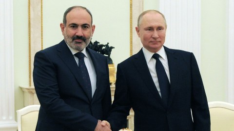 Paşinyan Putinə zəng vurdu