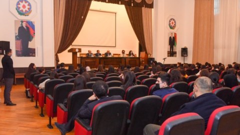 Kamal Abdullanın tələbələrlə GÖRÜŞÜ