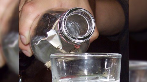 Rusiyada 14 nəfər içkidən ölüb