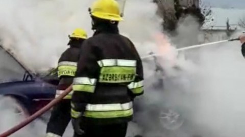 Bakıda iki avtomobil yanıb