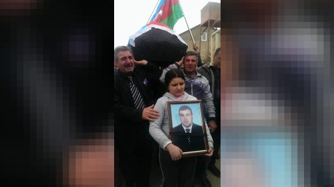 Həsən Həsənovun qardaşı “od püskürdü”: “Şəhid ailəsini ələ salırlar”