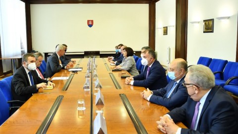 Spiker Slovakiyanın xarici işlər naziri ilə görüşdü