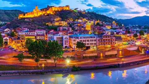 Tiflisdən Moskva ilə bağlı 