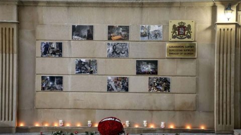Gürcüstanın Azərbaycandakı səfirliyində bayraq endirildi - FOTO