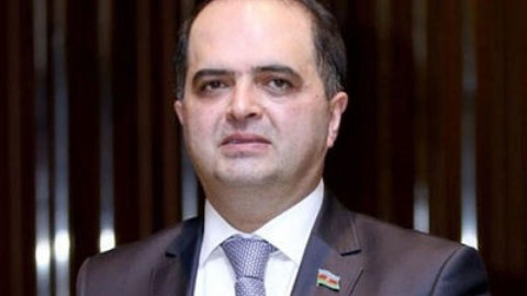 Deputat hamilə tələbələrdən vaksin tələb edilməsinə QARŞI ÇIXDI