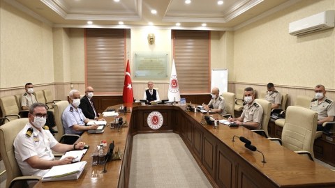 Hulusi Akar yüksək rütbəli zabitlərlə videokonfrans keçirib