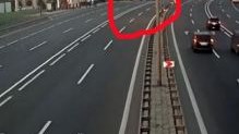 Aeroport yolundakı ağır qəzanın baş vermə anı - VİDEO