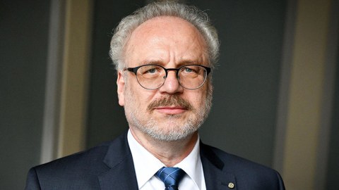 Prezident koronavirusa yoluxdu