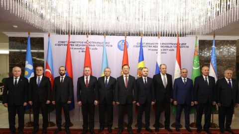 Ermənistan XİN başçısı Ceyhun Bayramovla şəkil çəkdirdi – FOTO
