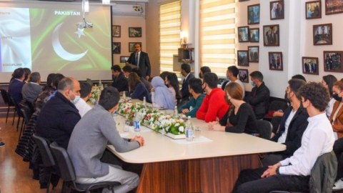 Pakistanlı rektor ADU-da mühazirə oxudu - FOTO