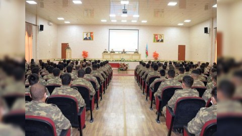 Nazir Əfqanıstandan qayıdan hərbçiləri təltif etdi