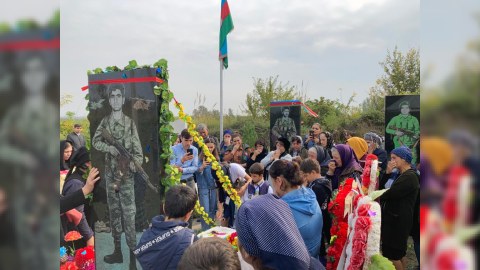 Deputat şəhidin ailəsini ziyarət etdi
