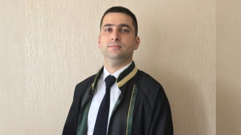 Vəkilin avtomobili YANDI