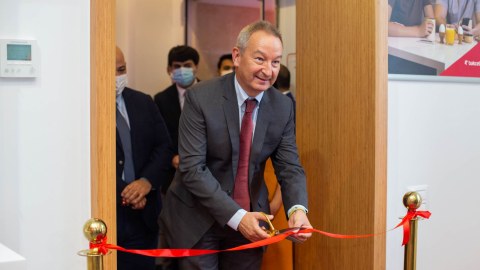 Bakcell-in yeni mağazası - FOTOLAR