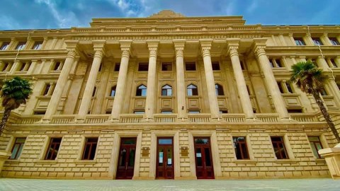 Daha bir universitetdə tələbələr koronavirusa YOLUXDU
