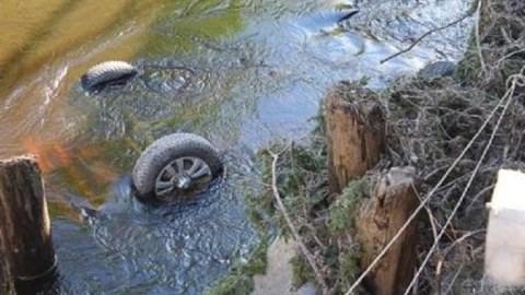 Konqoda yük maşını çaya düşdü: 50 ölü