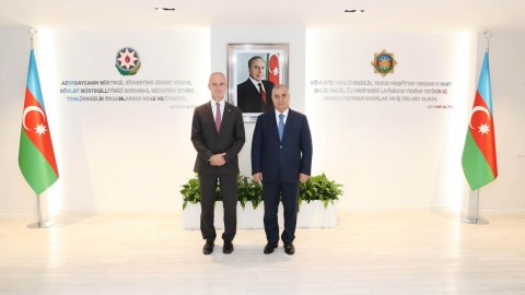 Əli Nağıyev itkinlər məsələsini "Qırmızı Xaç"ın rəsmisi ilə müzakirə etdi