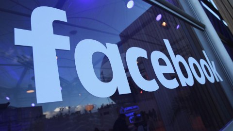 Facebook adını dəyişir