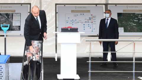 Dövlət başçısı və xanımı Rəqəmsal Yarımstansiyanın təməlqoyma MƏRASİMİNDƏ