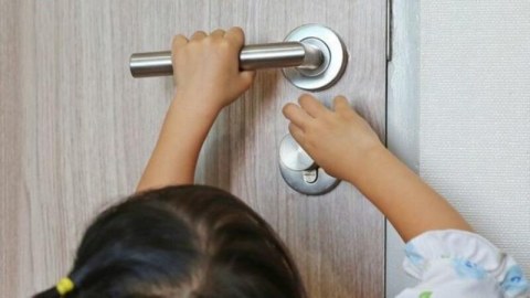 Bakıda nəzarətsiz qalan azyaşlı xilas edildi