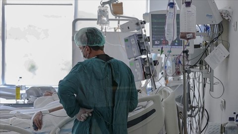Türkiyədə daha 217 nəfər virusun qurbanı oldu