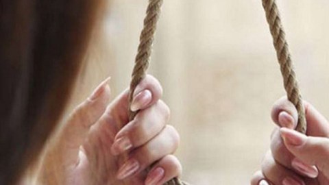 Bakıda 35 yaşlı qadın özünü asdı
