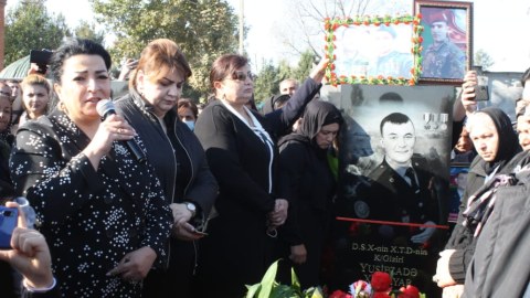 Fatma Yıldırım şəhid Xudayarın məzarını ziyarət etdi