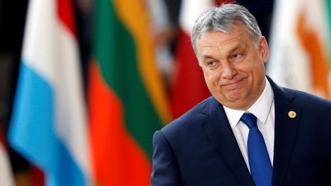 Baş naziri azərbaycanlı səfirə medal verməkdə və Ramil Səfərov olayında İTTİHAM ETDİLƏR