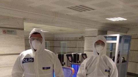 Daha biri koronavirus xəstəsi Metroda