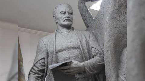 Xarkovda Axundova heykəl qoyuldu