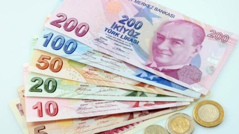 Lirə antirekord vurmaqda DAVAM EDİR